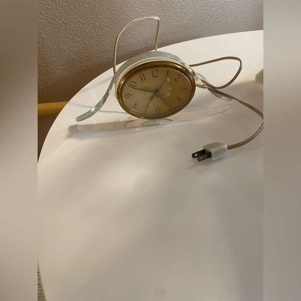 GE vintage alarm clock model 7272